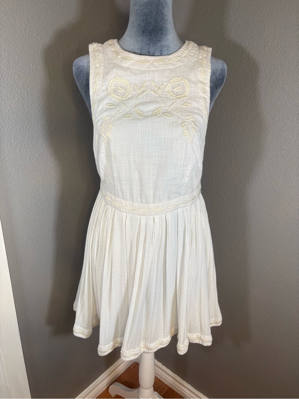 Free People Birds of a Feather White  Embroidered Mini Dress Size 6